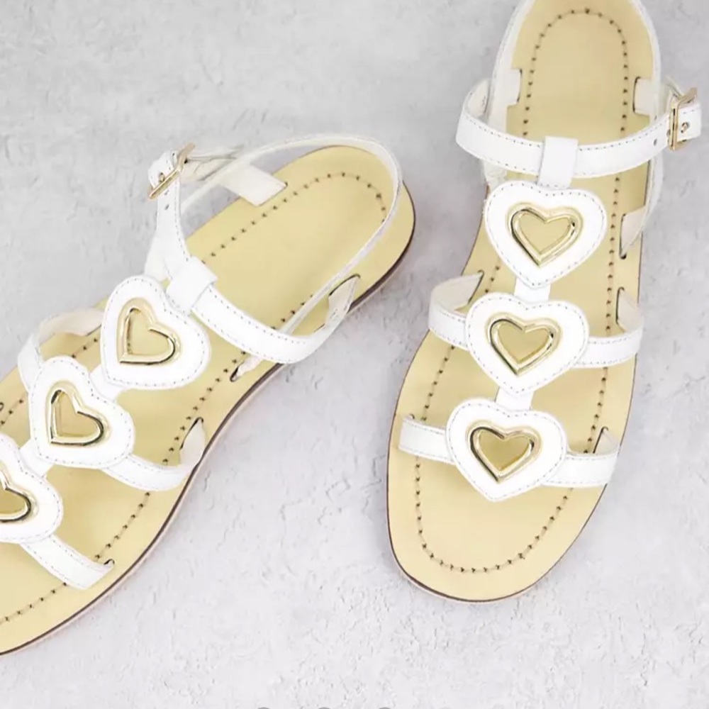 Love Moschino heart flat sandals in white NWOT size 41 (us 9)